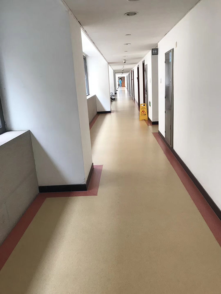 2017-11-13-1510555636386440.jpg 塑胶地板卷材工程案例 (8).jpg