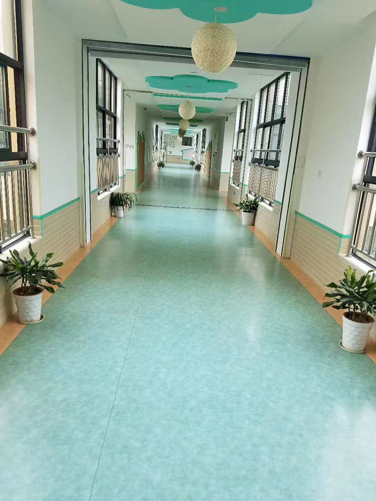 2017-11-13-1510555965464475.jpg 塑胶地板卷材工程案例 (49).jpg