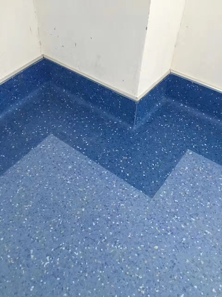 2017-11-13-1510556670447058.jpg 同质透心地板工程案例 (3).jpg