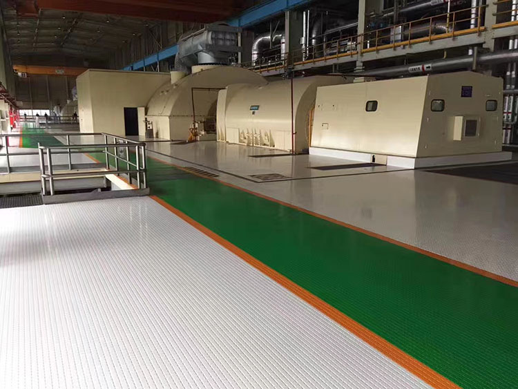 2017-11-13-1510557356911392.jpg 橡胶地板工程案例.jpg